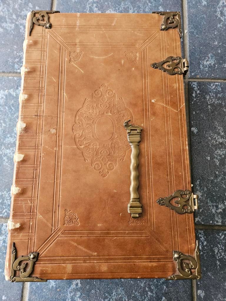 Antieke Statenbijbel uit 1655 met koperen beslag - 1972, Antiek en Kunst, Ophalen of Verzenden, Staten-Generaal