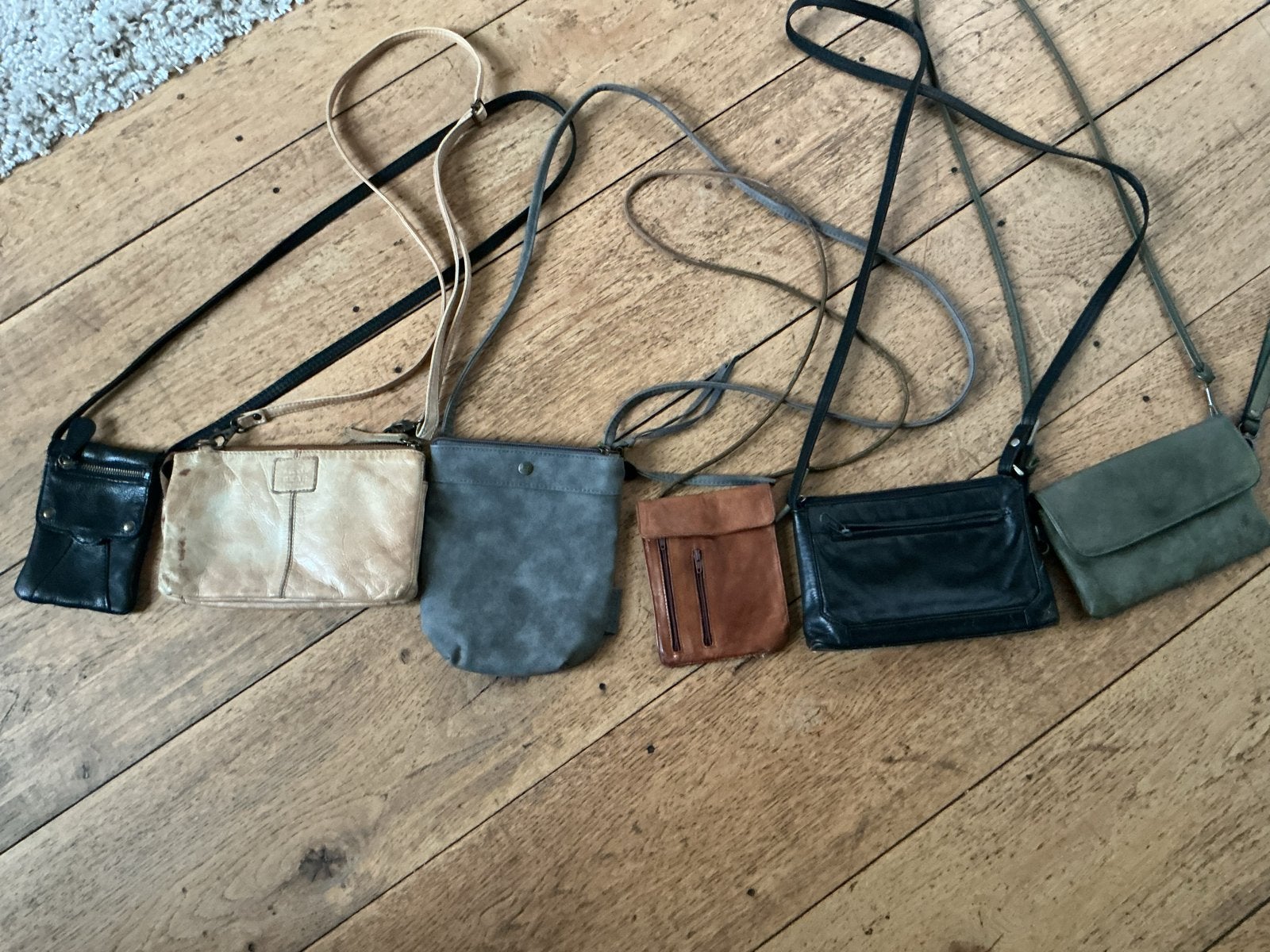 6 kleine leren schoudertasjes, o.a. Bear en Zuss, Ophalen of Verzenden, Zo goed als nieuw, Overige kleuren, Schoudertasje