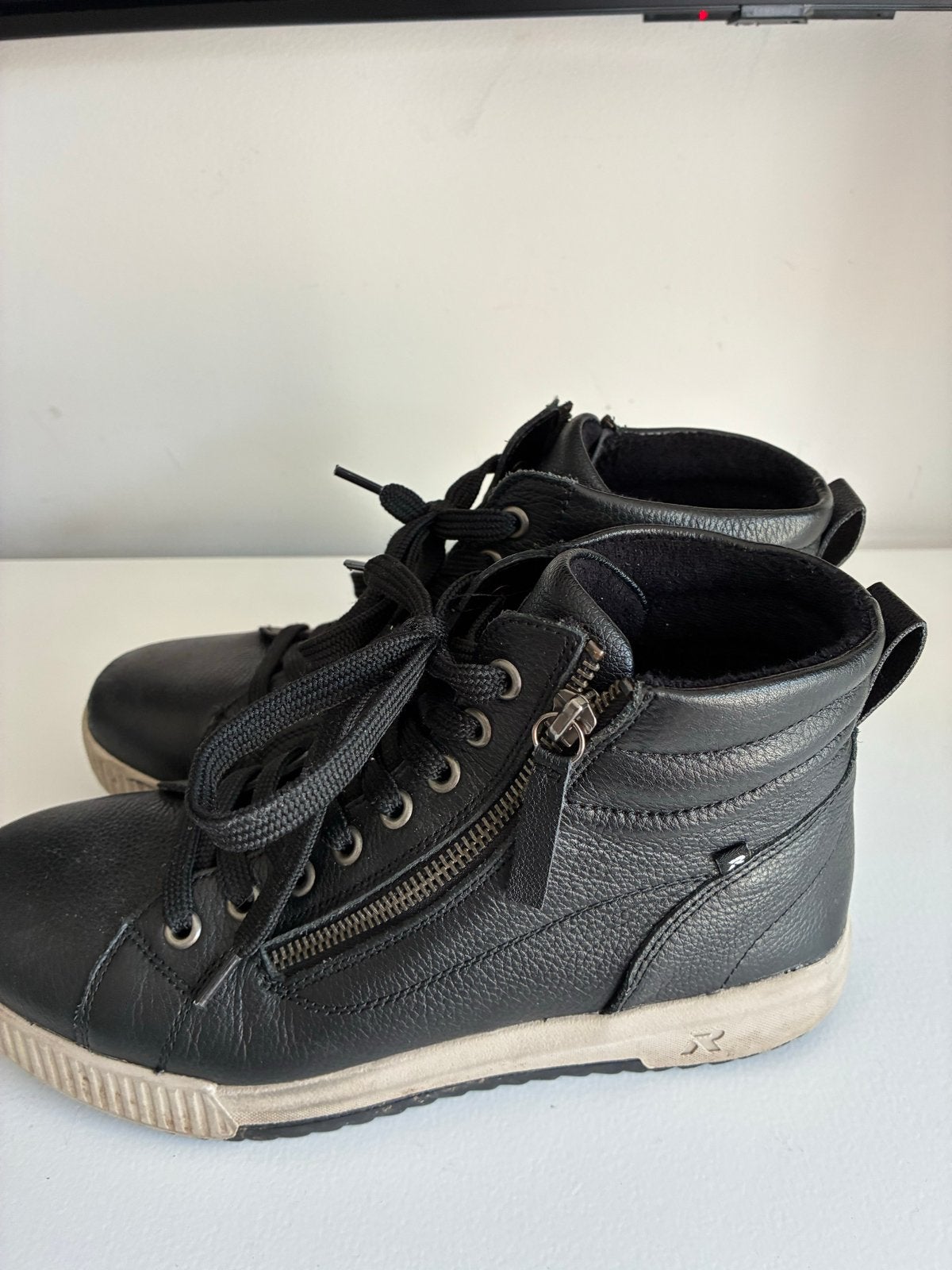 Rieker zwarte sneakers maat 38 in zeer goede staat, Ophalen of Verzenden, Zo goed als nieuw, Zwart, Sneakers of Gympen