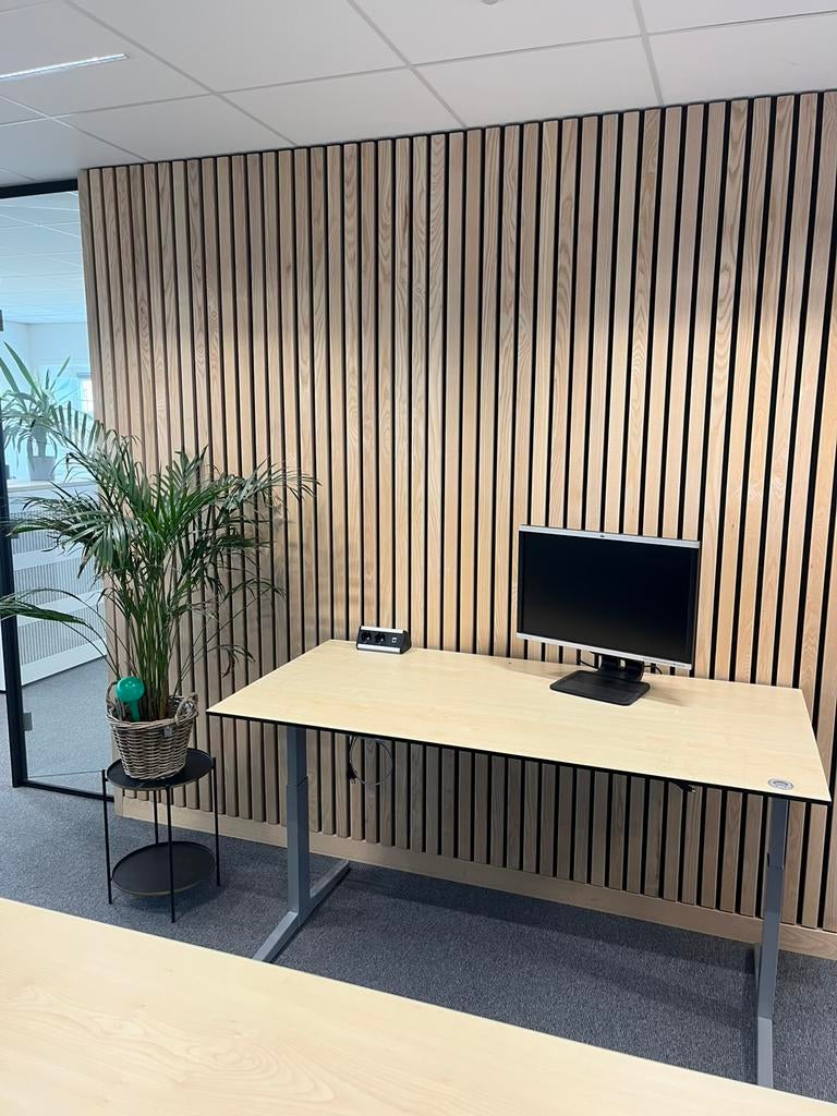 Foto 3 van Elektrisch verstelbaar zitbureau 160x80cm (Ahrend)