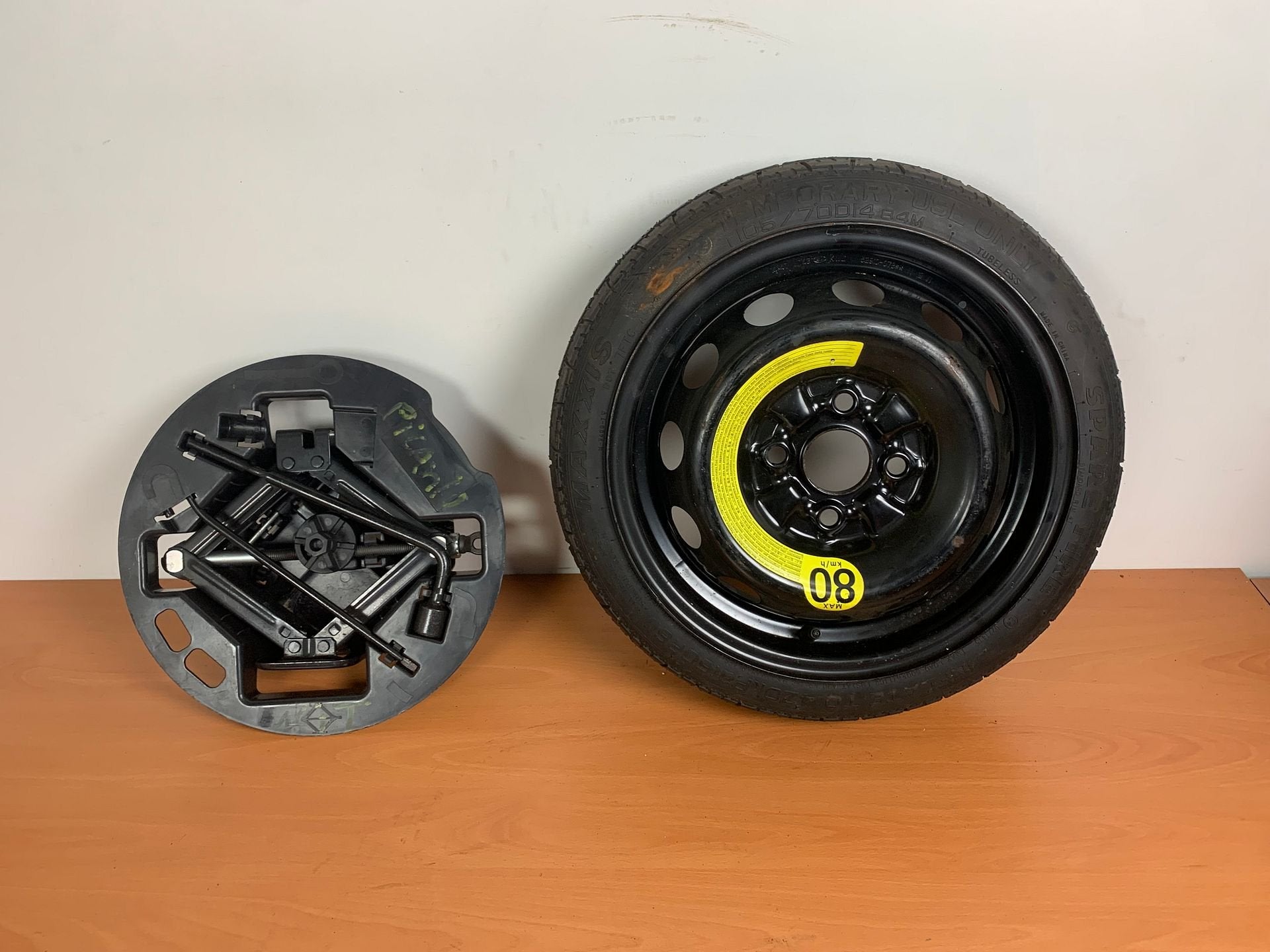 thuiskomer kia picanto 2004 tot 2017 14 inch met krikset, Gebruikt, -, -, Banden en Velgen