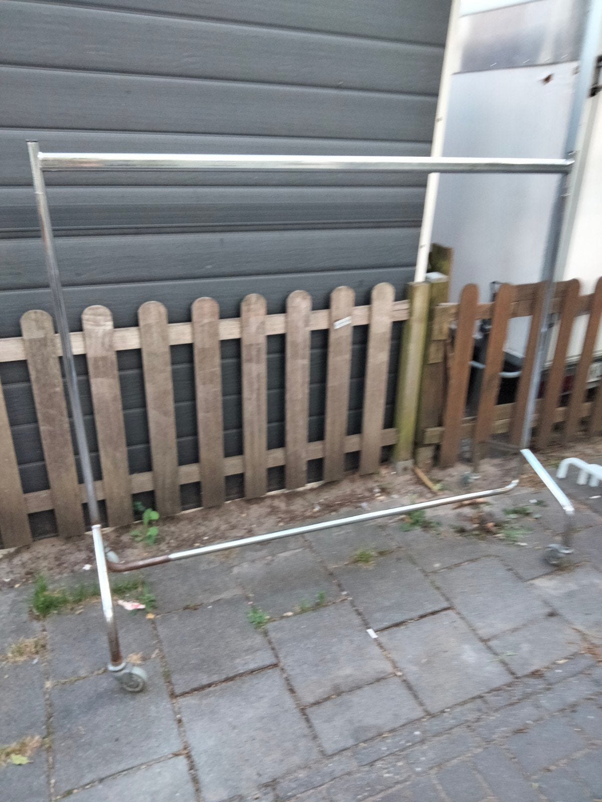 Verrijdbaar kledingrek - Chroom, Ophalen, Met wielen, Gebruikt