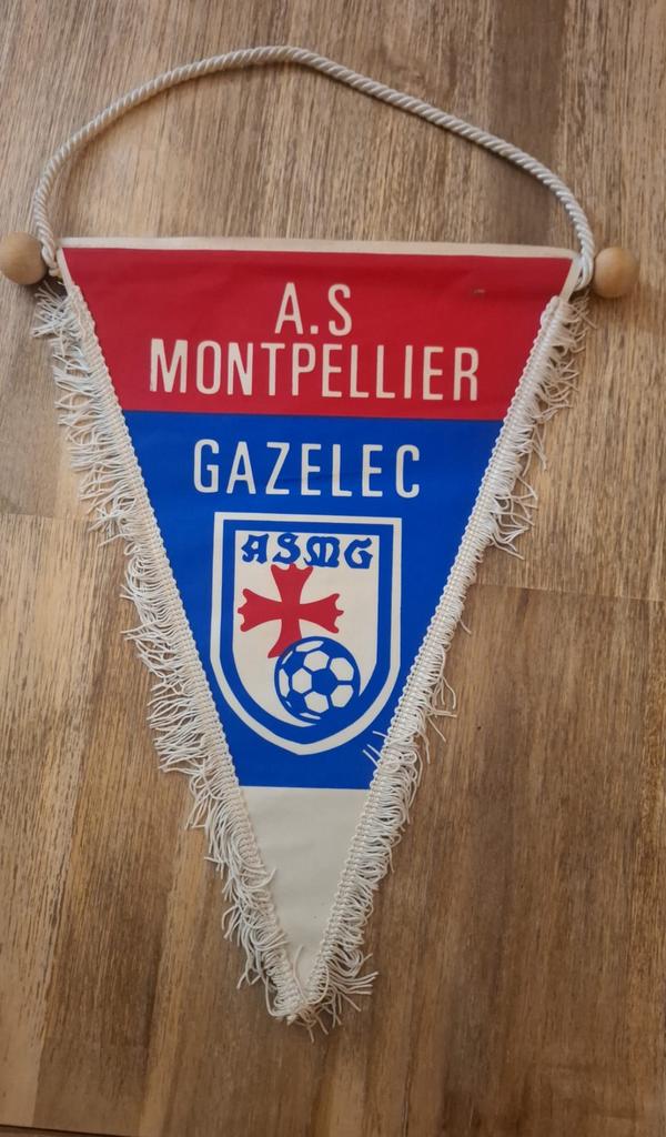 AS Montpellier Gazelec vaantje, Verzamelen, Sportartikelen en Voetbal, Ophalen of Verzenden, Zo goed als nieuw, Buitenlandse clubs