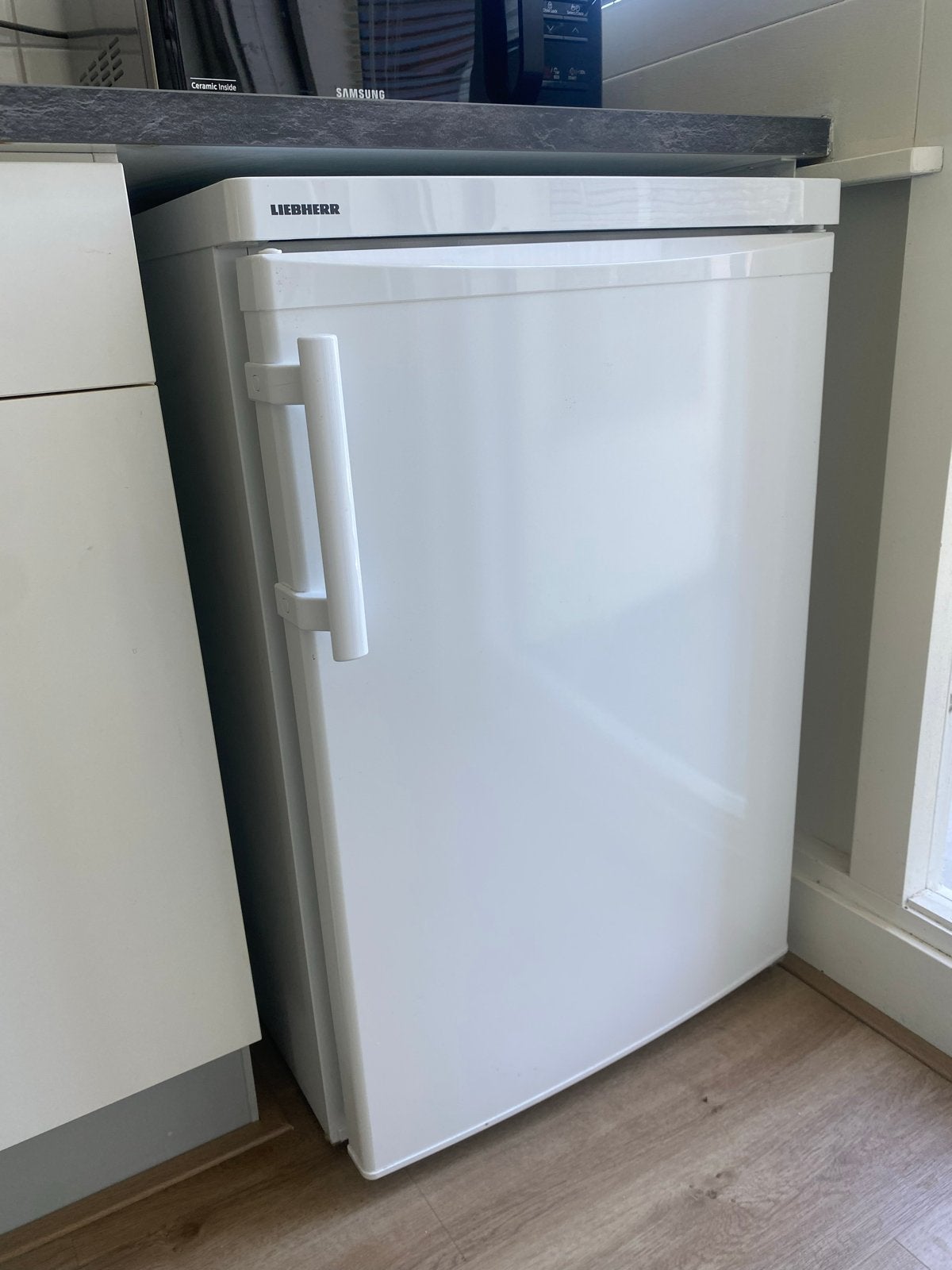 Liebherr tafelmodel koelkast met VRIESVAK, Gebruikt, 100 tot 150 liter, 45 tot 60 cm, Met vriesvak