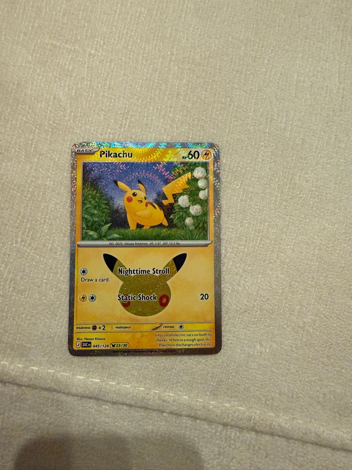 Pikachu 045/128 Holo Foil Pokemon Kaart 30th anniversary, Ophalen of Verzenden, Zo goed als nieuw, Losse kaart, Foil
