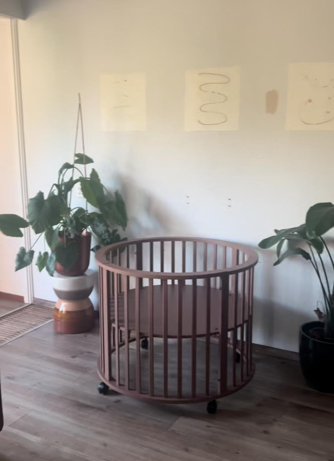 Nieuwe Europe Baby Box Circa Terra met matras en hoes, Kinderen en Baby's, Ophalen, Nieuw, Rond, Wieltjes