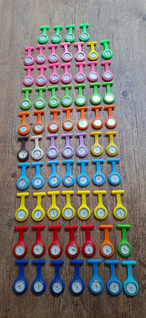 291 verpleegkundige metalen, silicone horloges voor € 95, Ophalen of Verzenden, Nieuw, Staal, Overige merken