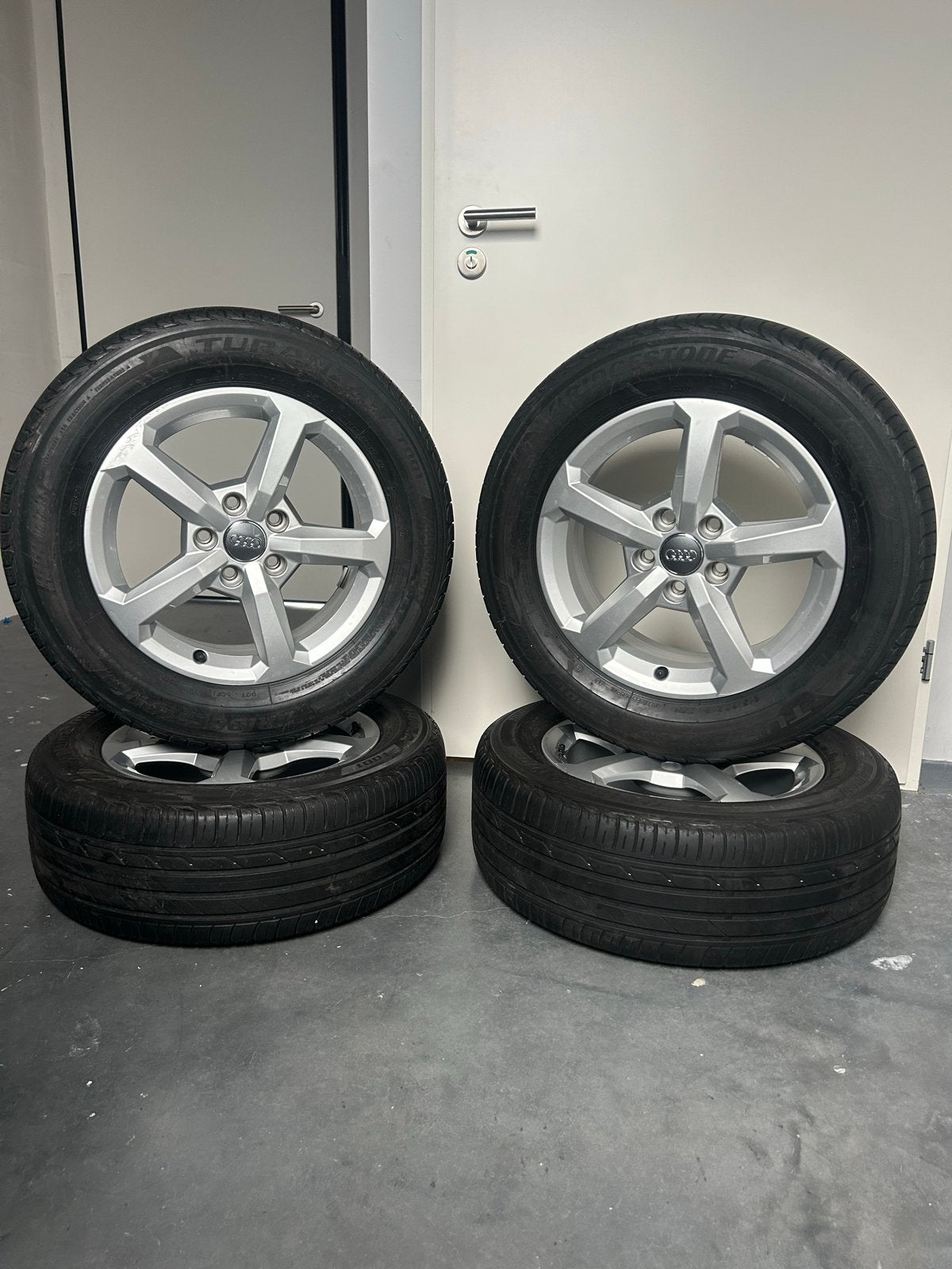Audi Velgen met Zomerbanden - 16 inch, Auto-onderdelen, Ophalen, Gebruikt, Banden en Velgen, 17 inch