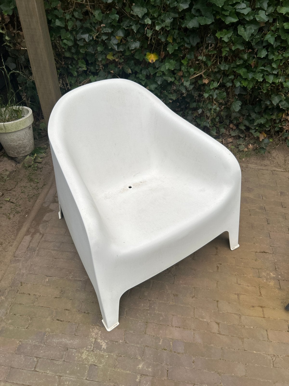 SKARPÖ Fauteuil, buiten, wit - Gratis ophalen in Riethoven, Ophalen, Gebruikt, Kunststof