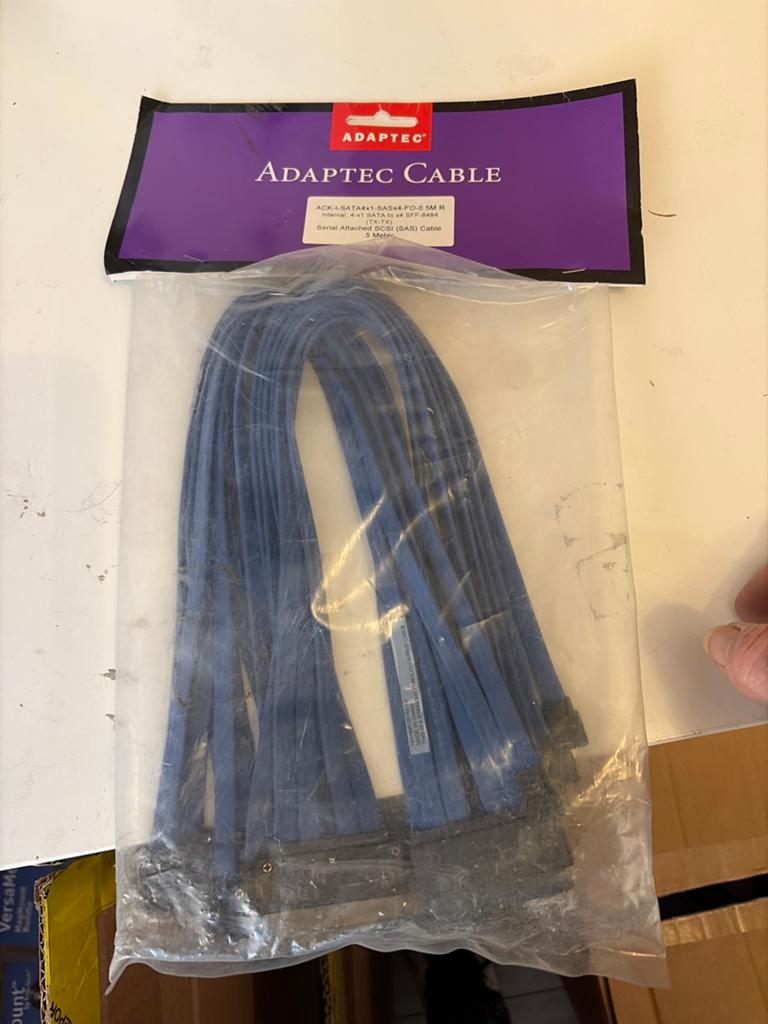 Adaptec ACK-I-SATA4x1-SASx4-FO-0.5M R SAS Kabel, Ophalen of Verzenden, Nieuw