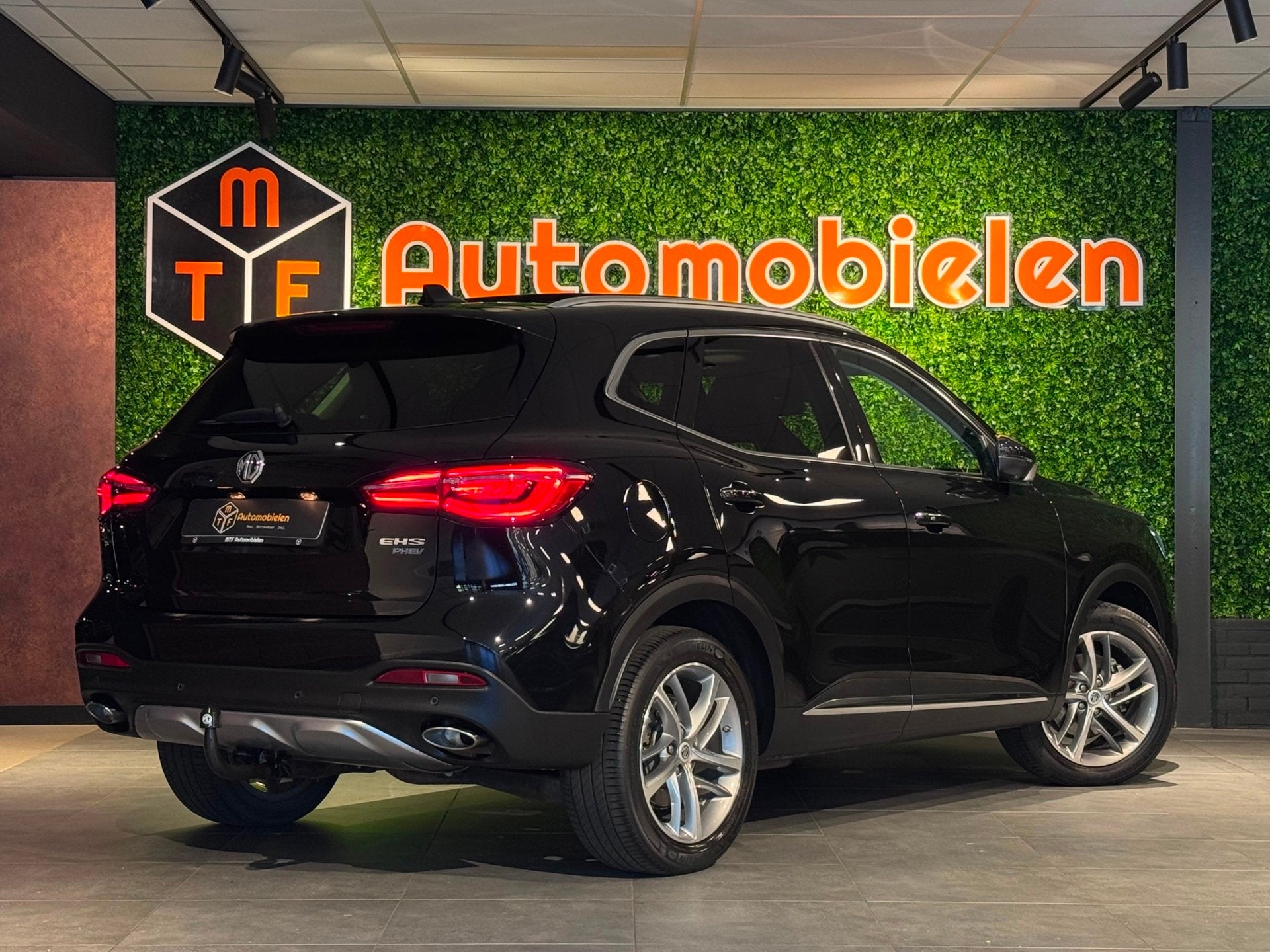 MG EHS 1.5 TGDI Luxury 258 PK PHEV |PANO|360CAMERA|VIRTUAL|P, Dealer onderhouden, Gebruikt, 4 cilinders, Zwart