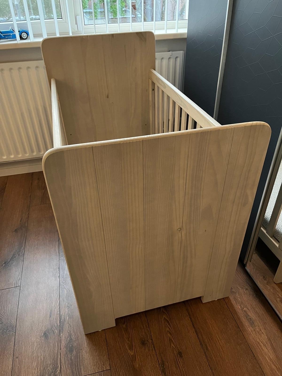 Massief houten commode met lade en ledikant, Ophalen, Gebruikt, 100 cm of meer, Lattenbodem