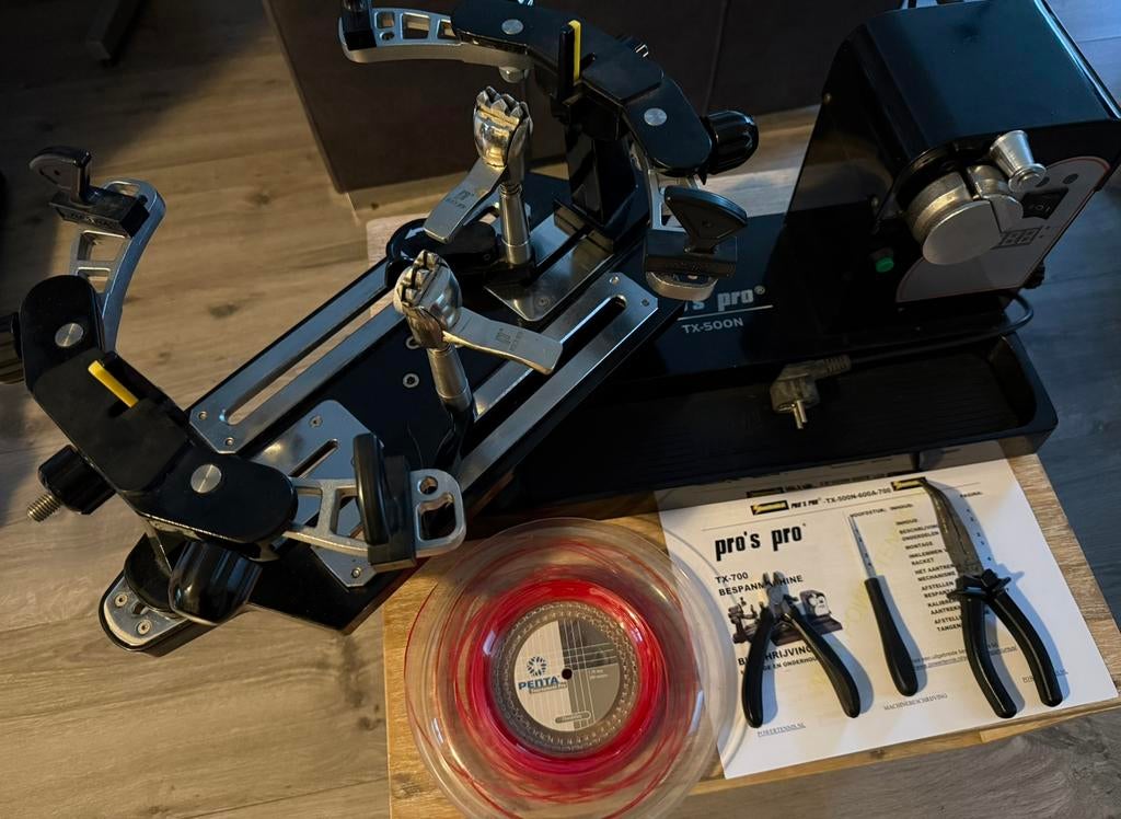 Elektrische Bespanmachine, Sport en Fitness, Tennis, Ophalen, Zo goed als nieuw, Racket, Overige merken