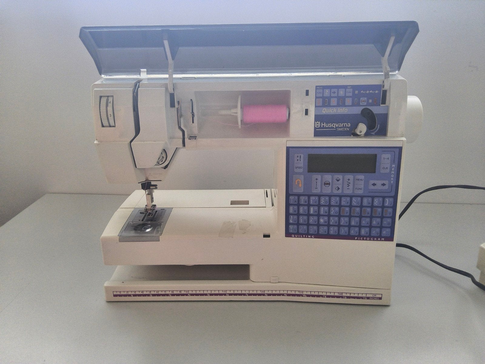 Husqvarna 500 Computer – elektronische naaimachine, Hobby en Vrije tijd, Ophalen of Verzenden, Gebruikt, Naaimachine, Husqvarna