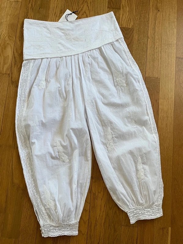Zara witte bloomers, harembroek, borduursel, knoopmanchetten, Maat 38/40 (M), Wit, Nieuw, Ophalen of Verzenden
