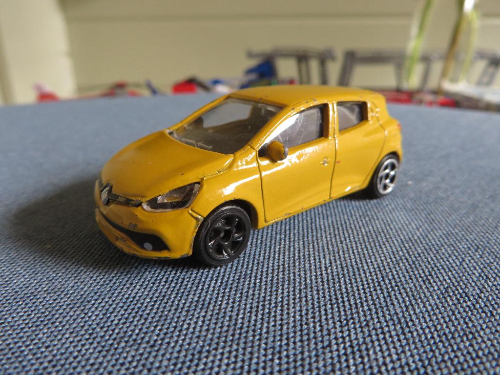 Majorette Renault Clio geel, Ophalen of Verzenden, Gebruikt, Auto