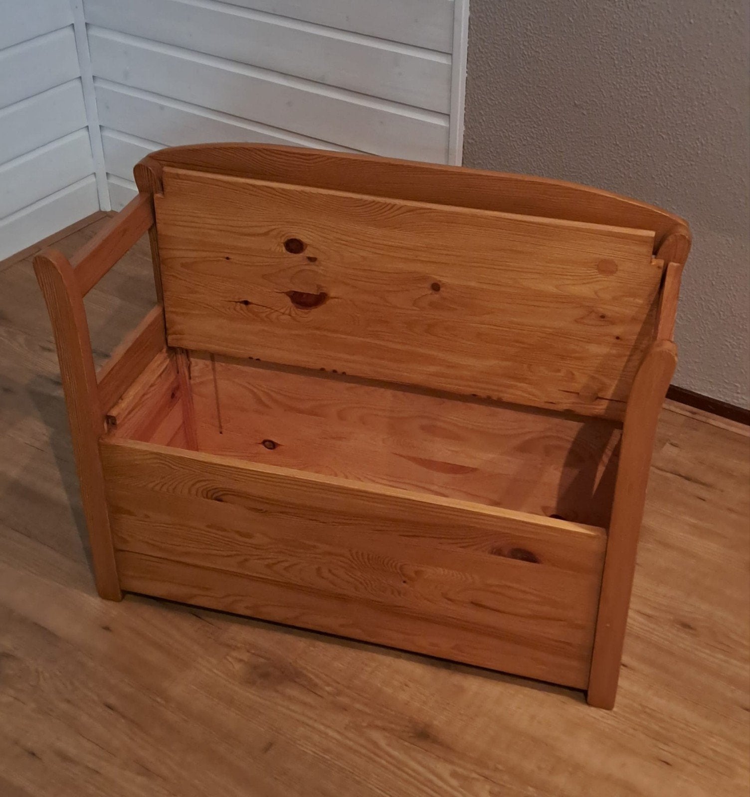 Houten bankje met opbergruimte, Ophalen