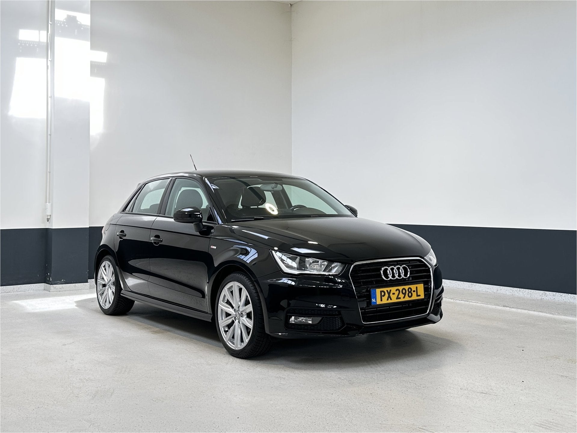 Audi A1 Sportback 1.0 TFSI Adrenalin S-LIne| Navigatie | Lm, Voorwielaandrijving, Stof, 95 pk, 4 stoelen