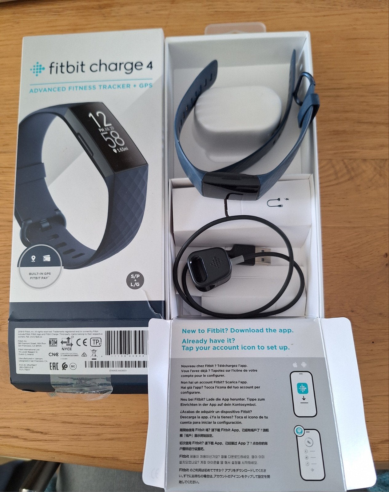 Fitbit Charge 4 Advanced Fitness Tracker + GPS (Blauw), Blauw, Ophalen of Verzenden, Zo goed als nieuw, Fitbit