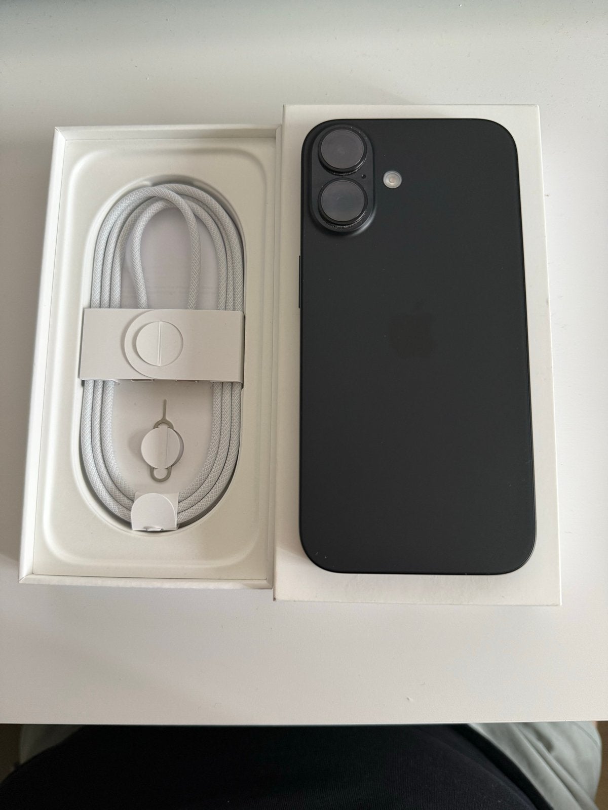 Foto 2 van Iphone 16 - 256 GB Zwart
