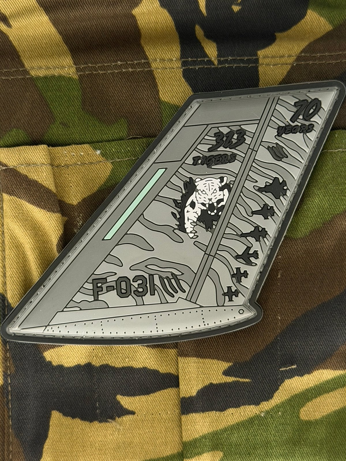 SQN 313 tigers 70 jaar pvc patch, Ophalen of Verzenden, Nieuw, Patch, Badge of Embleem