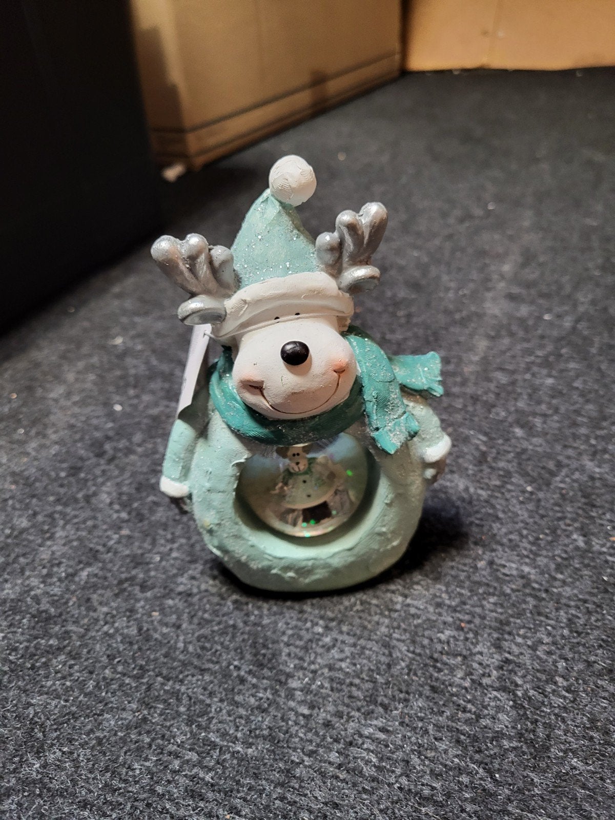 Nieuw Kerst rendier beeldje met globe binnenin, Ophalen of Verzenden, Nieuw