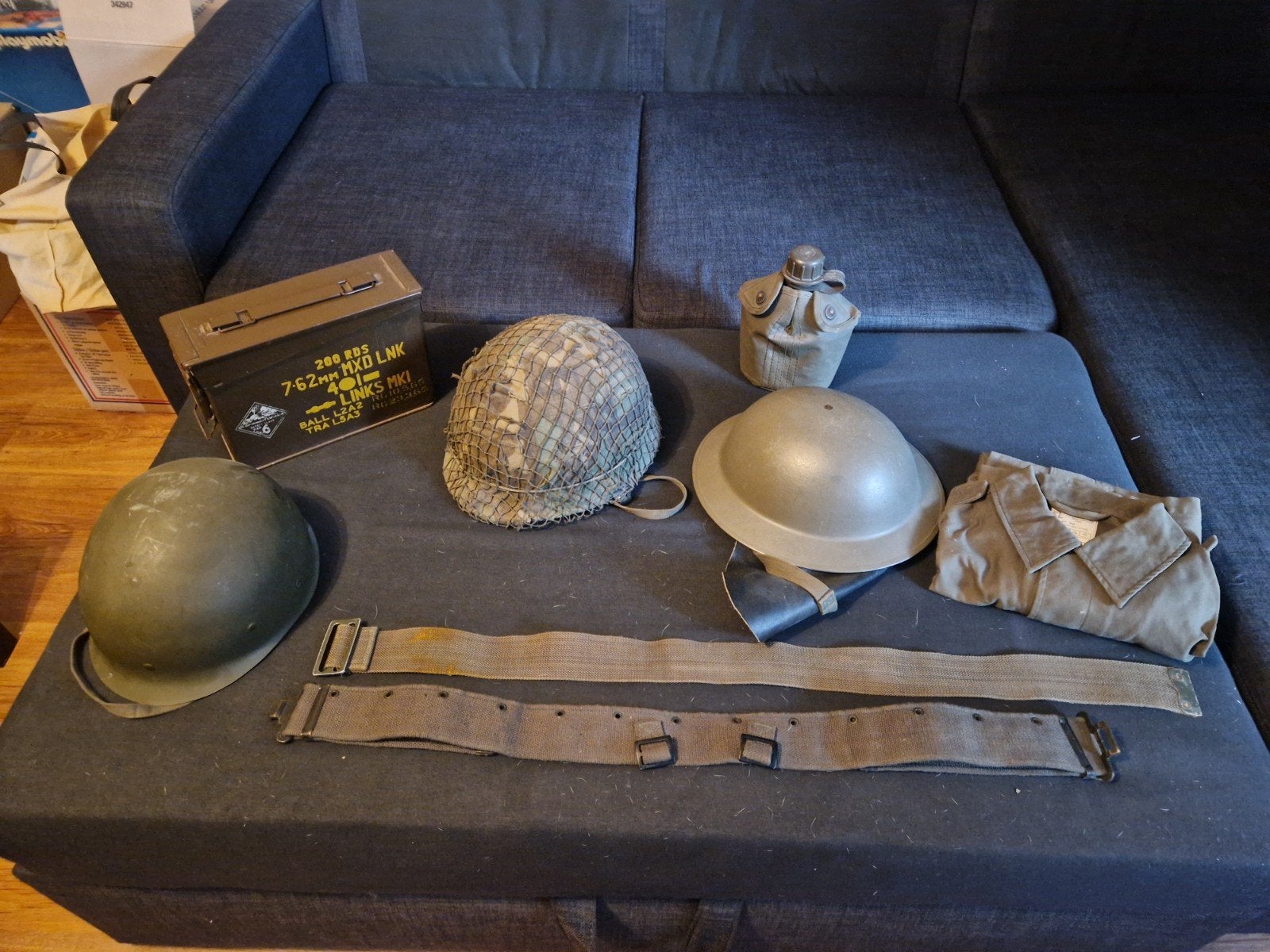 Militaria collectie: Helmen, munitiekist, veldfles en meer, Ophalen of Verzenden, Overige soorten, Overige gebieden, Helm of Baret