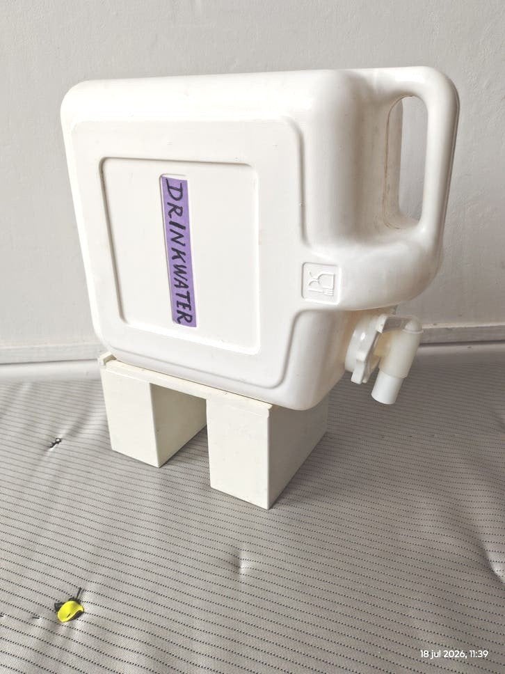 Jerrycan alleen voor Water 10 liter, met stevige standaard., Ophalen of Verzenden, Zo goed als nieuw