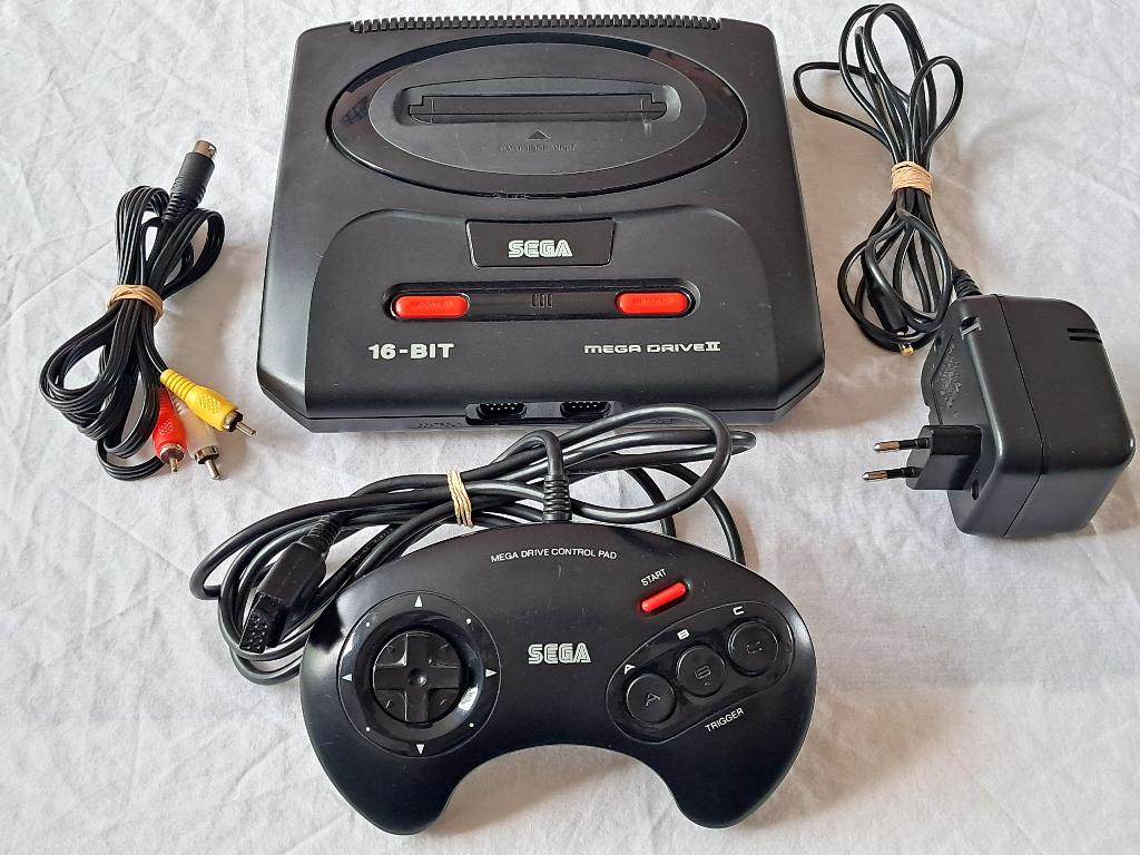 SEGA Mega Drive Console + Controller / Gamepad, Spelcomputers en Games, Spelcomputers | Sega, Verzenden, Gebruikt, Met 1 controller