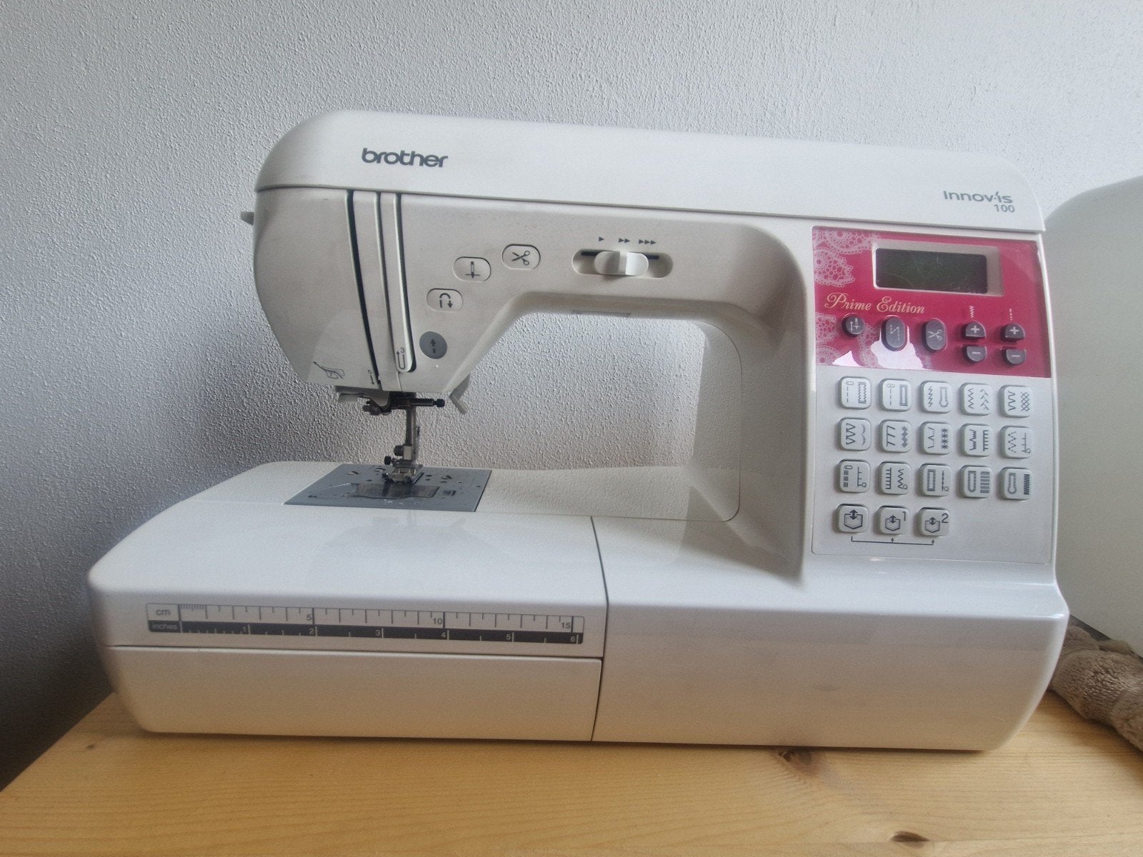 Brother Innov-is 100 Naaimachine met accessoires, Hobby en Vrije tijd, Ophalen of Verzenden, Zo goed als nieuw, Naaimachine, Brother