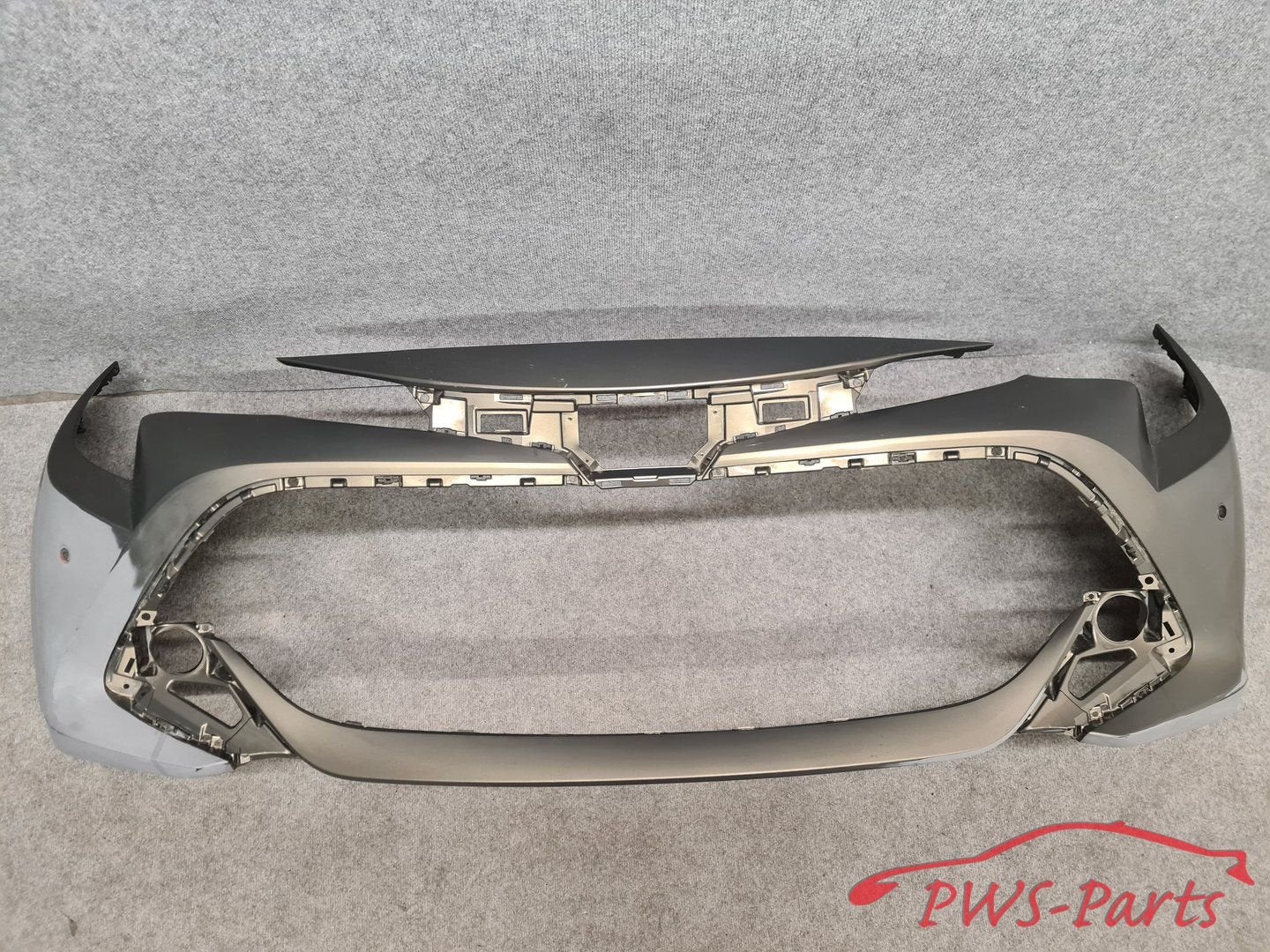 TOYOTA COROLLA E21 VOORBUMPER ORIGINEEL, Gebruikt, -, Voor, -