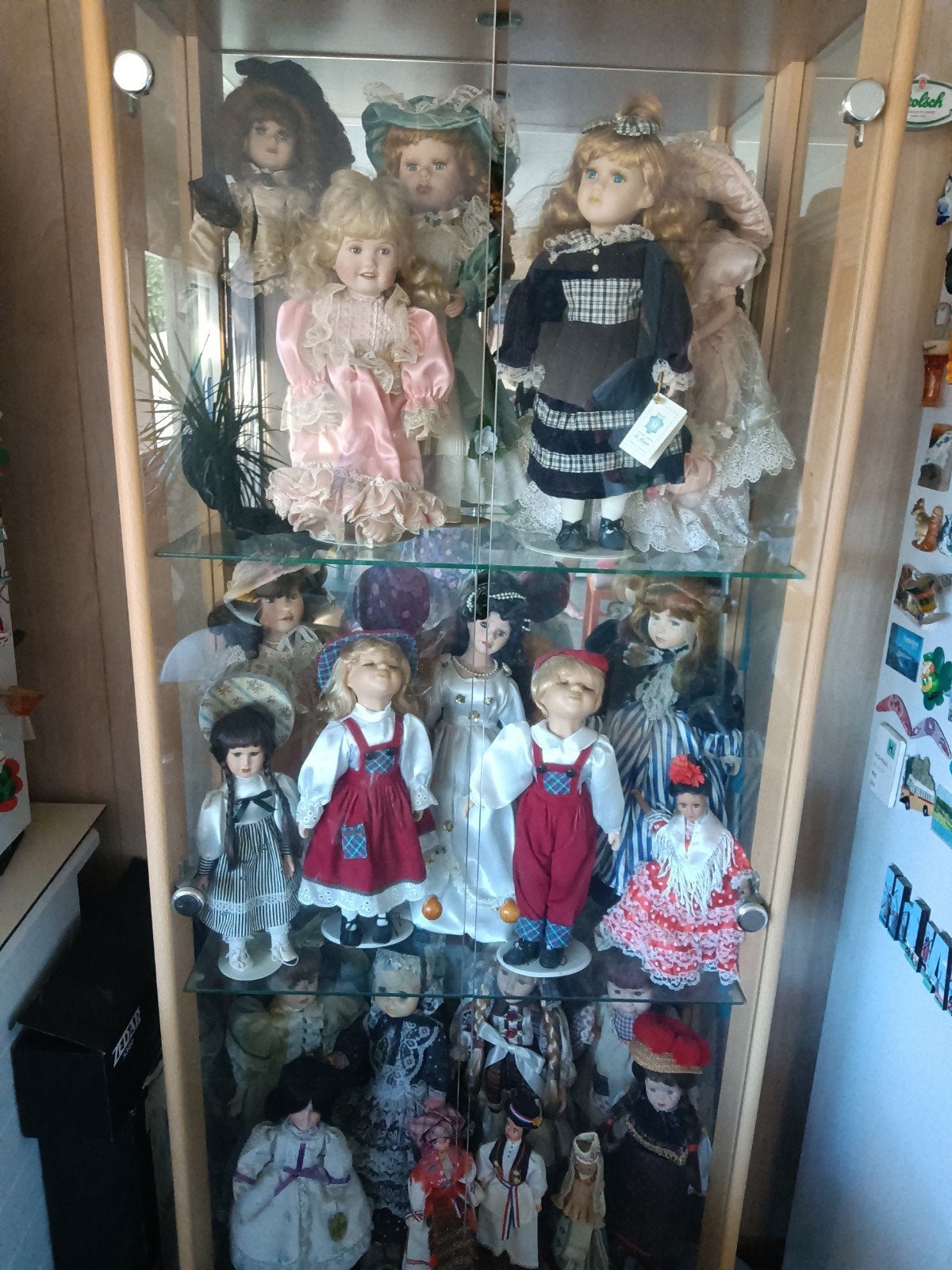 kast met poppen, Verzamelen, Poppen, Ophalen, Gebruikt, Pop