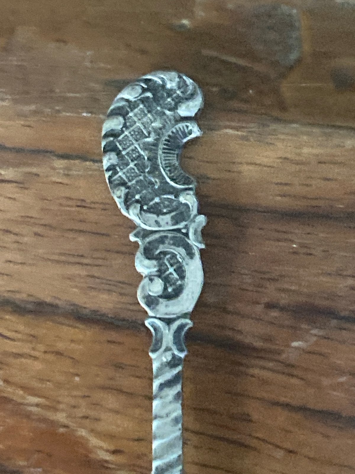 Antieke zilveren lepeltje met gedraaide steel en decoratie, Antiek en Kunst, Ophalen of Verzenden
