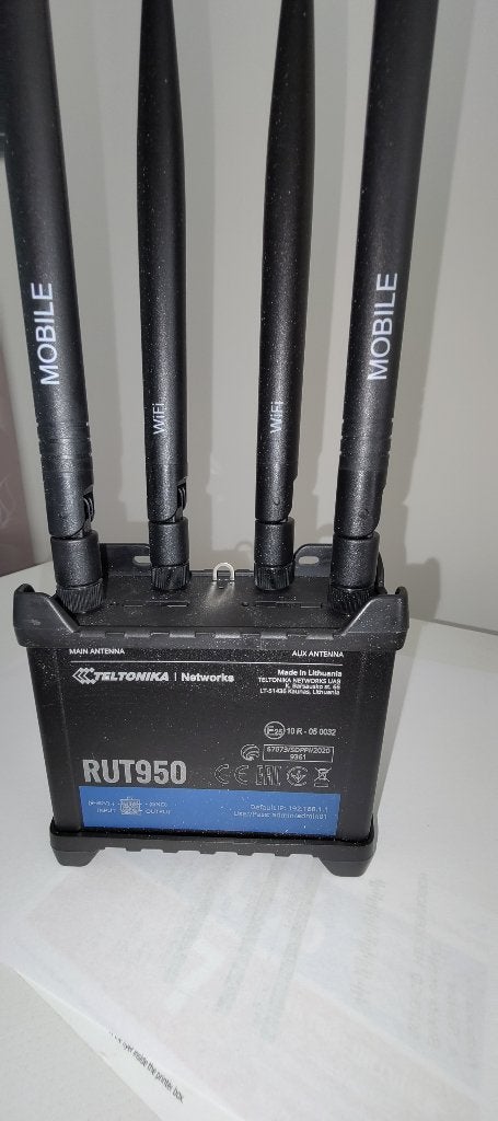 Teltonica RUT950 4G LTE router, Ophalen of Verzenden, Gebruikt, Router met modem, Teltonika