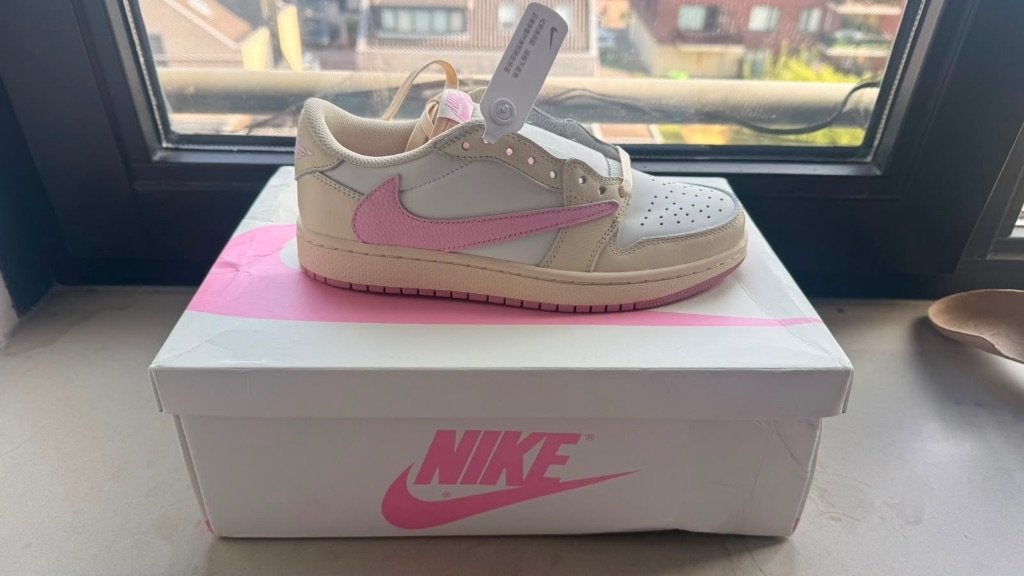 Jordan 1 Retro Low OG SP Travis Scott Shy Pink, Nike, Nieuw, Ophalen of Verzenden, Sneakers of Gympen