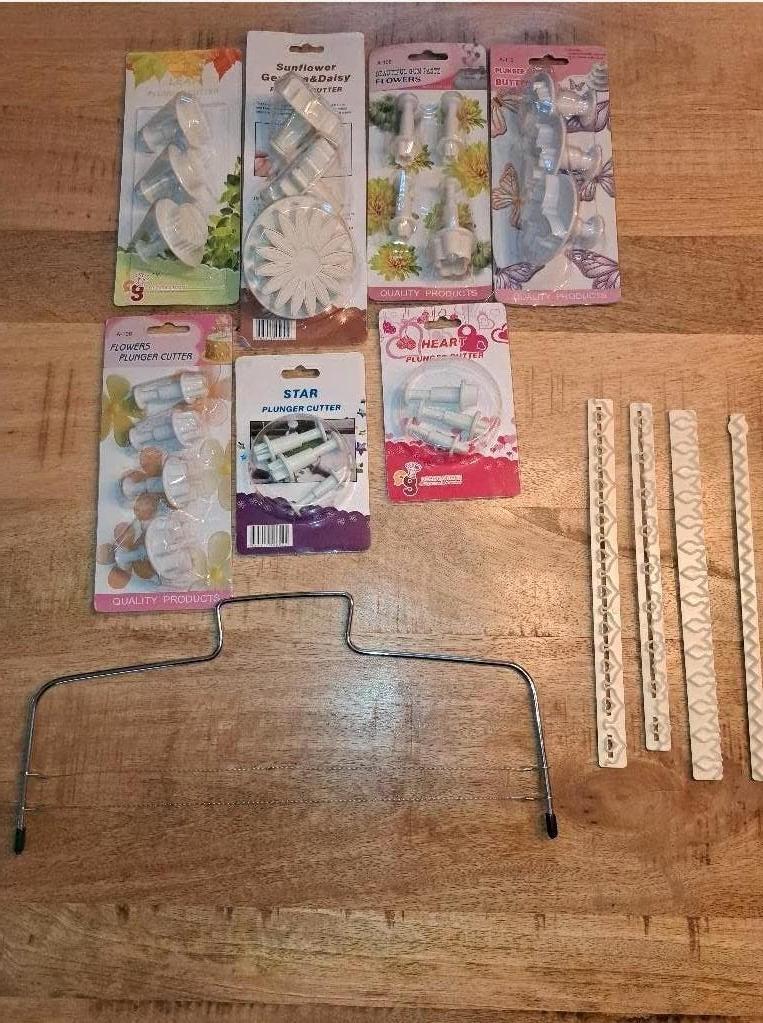 7 setjes uitsteekvormen voor fondant of marsepein, Ophalen of Verzenden, Zo goed als nieuw, Taarten of Cupcakes, Versiering