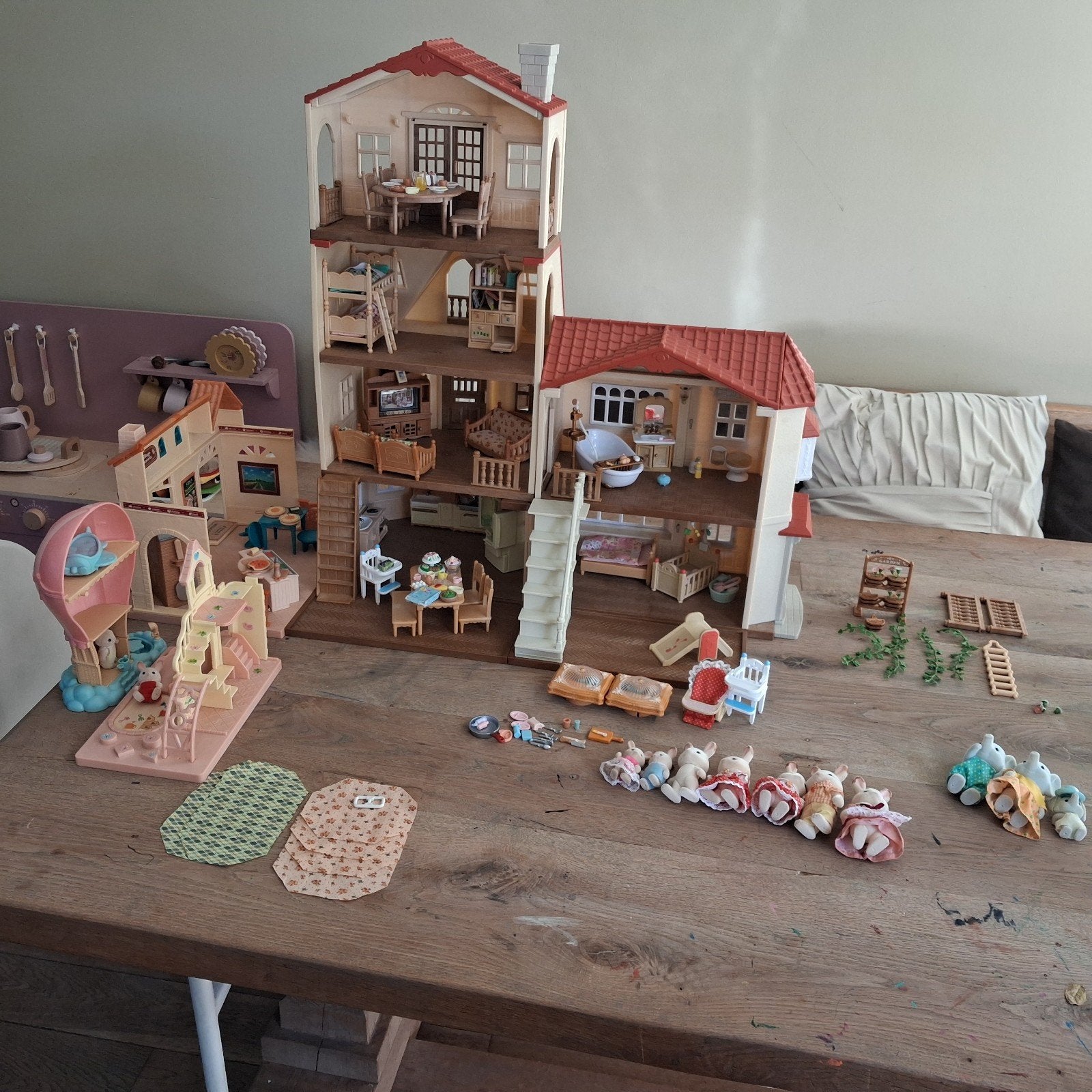 sylvanian huis met veel accessoires, Ophalen, Zo goed als nieuw, Poppenhuis