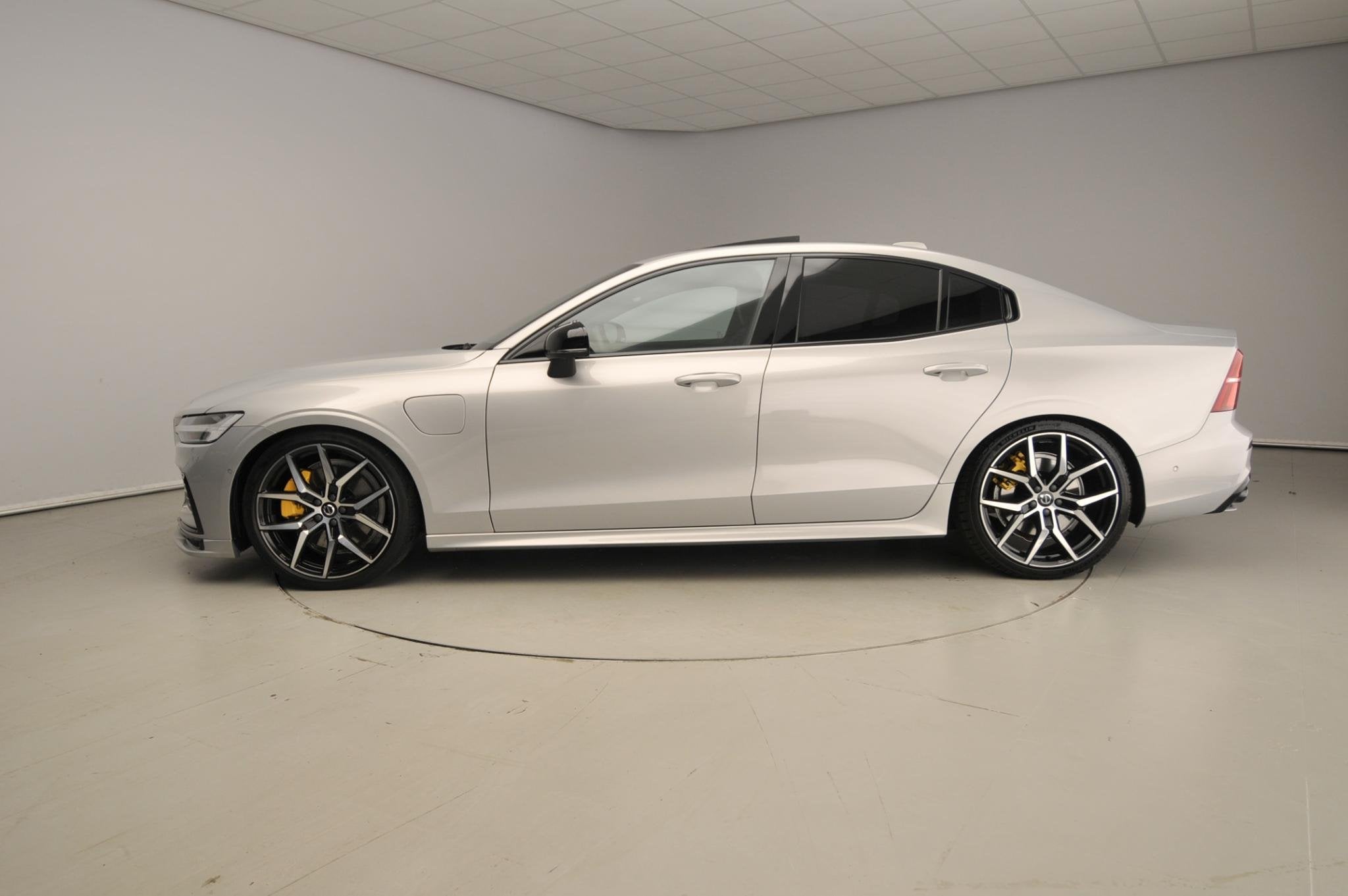 Volvo S60 2.0 Recharge T6 AWD Plus Dark Leder / Trekhaak / S, Auto's, Automaat, Gebruikt, Euro 6, 4 cilinders