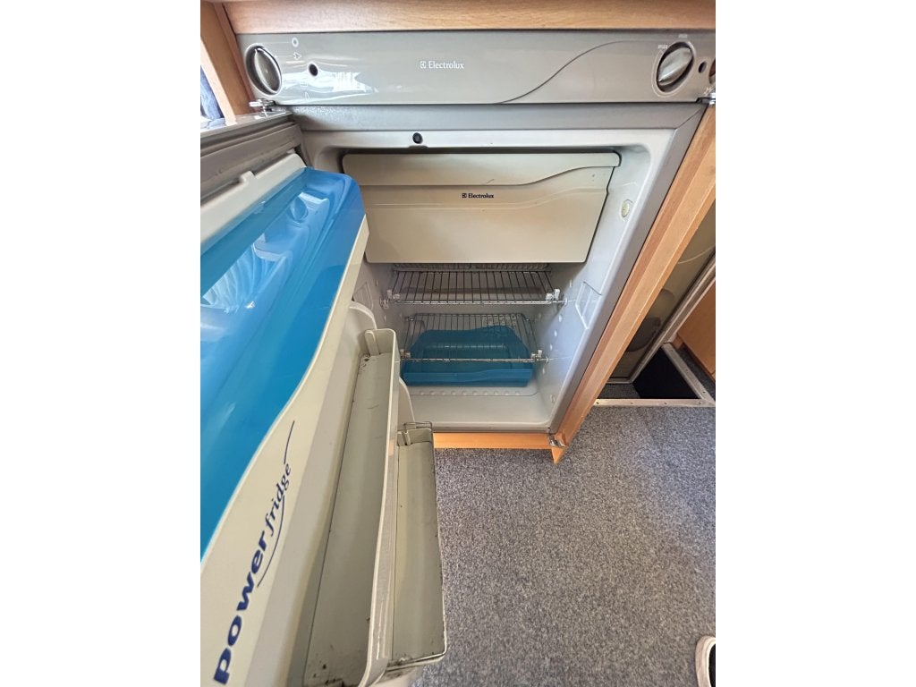 Foto 16 van Knaus Sun Traveller 605MF 6-Persoons Fiat Ducato 2.8JTD