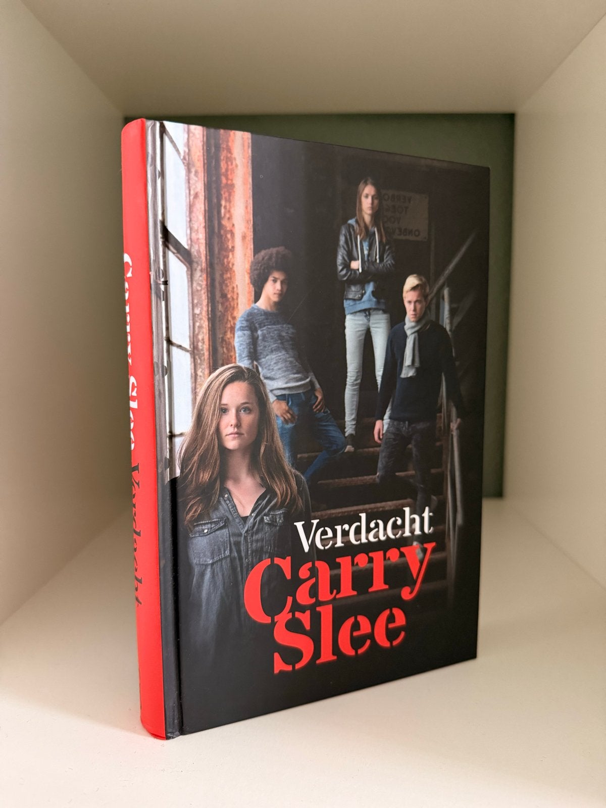 Verdacht - Carry Slee, Ophalen of Verzenden, Nieuw, Nederland