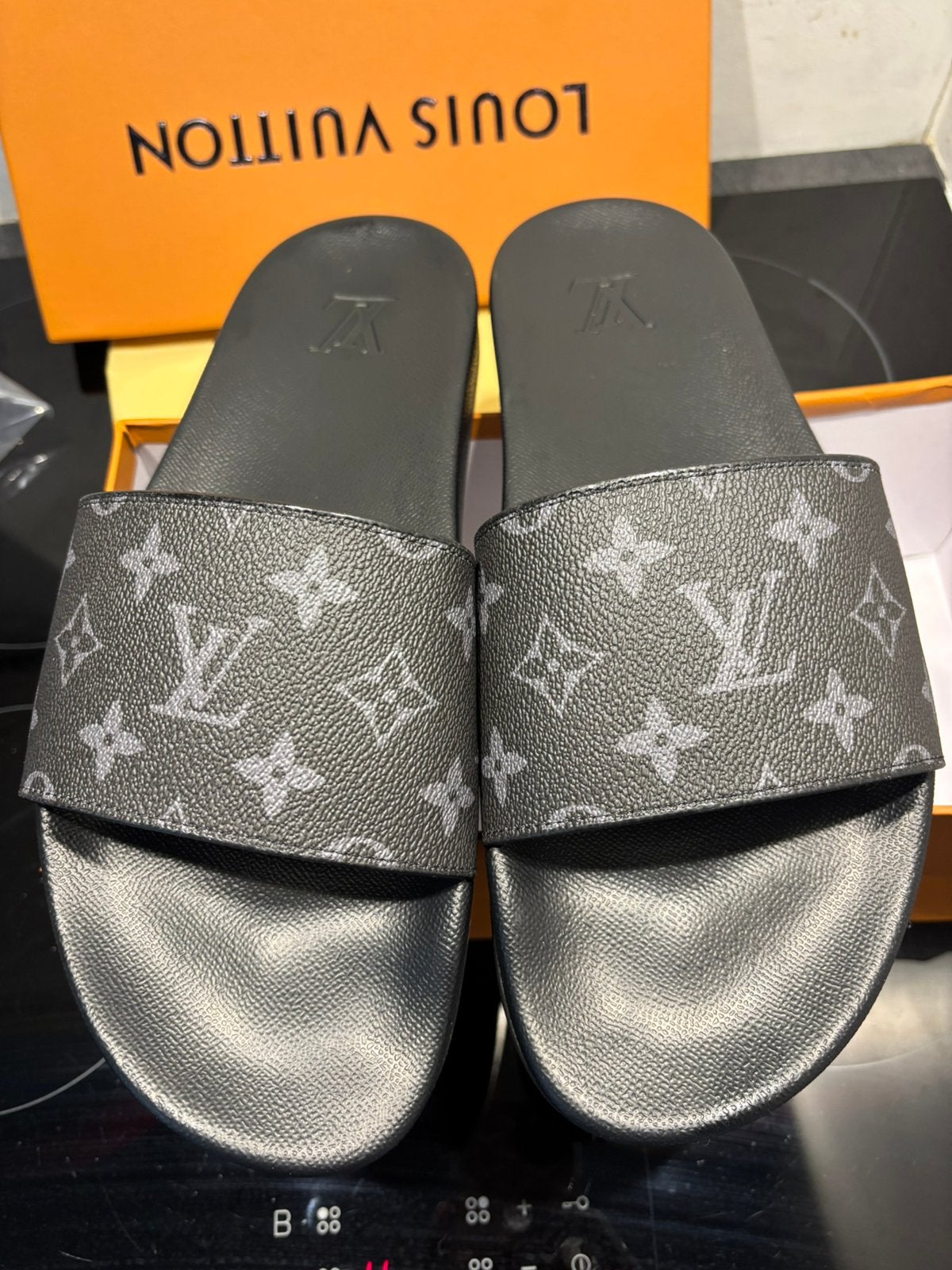LV slipper, Ophalen of Verzenden, Overige maten, Zwart