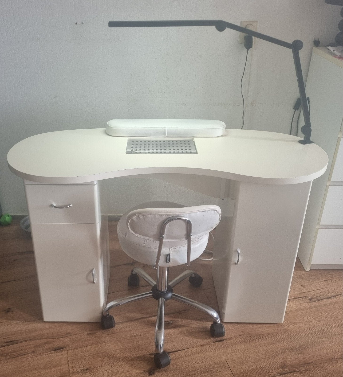 Complete nageltafel met afzuiging, dimbare lamp en krukje, Huis en Inrichting, Bureaus, Ophalen of Verzenden, Gebruikt