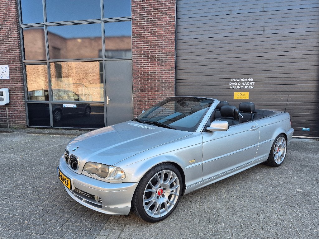 BMW E46 330ci Cabriolet AUT 2001 | Origineel NL | NAP, Auto's, Automaat, Dealer onderhouden, Zwart, 1595 kg