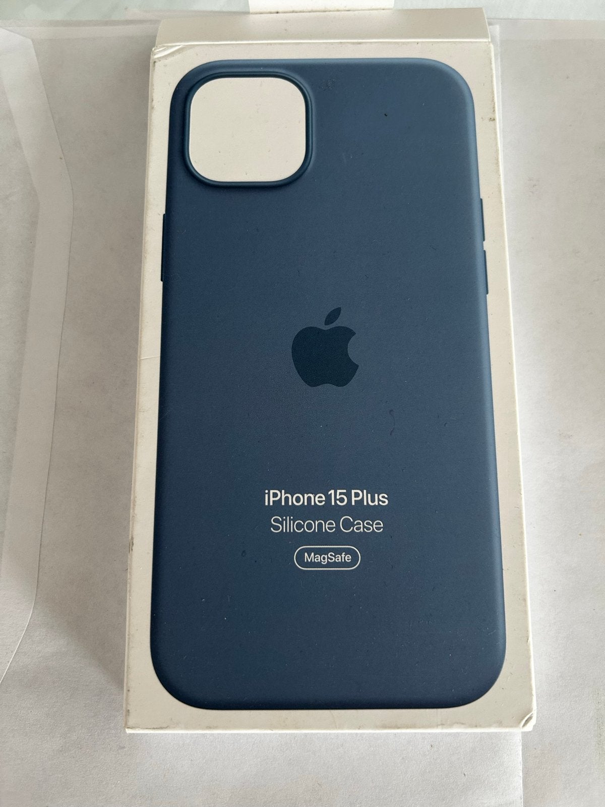 Apple iPhone 15 Plus Siliconen Hoesje met MagSafe - Donkerbl, Telecommunicatie, MagSafe, Blauw, Nieuw, Hoesje of Tasje