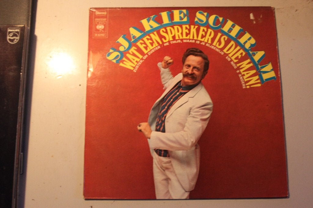 501n - lp - sjakie schram - wat een spreker is die man, Ophalen of Verzenden, Gebruikt, 12 inch, Levenslied of Smartlap