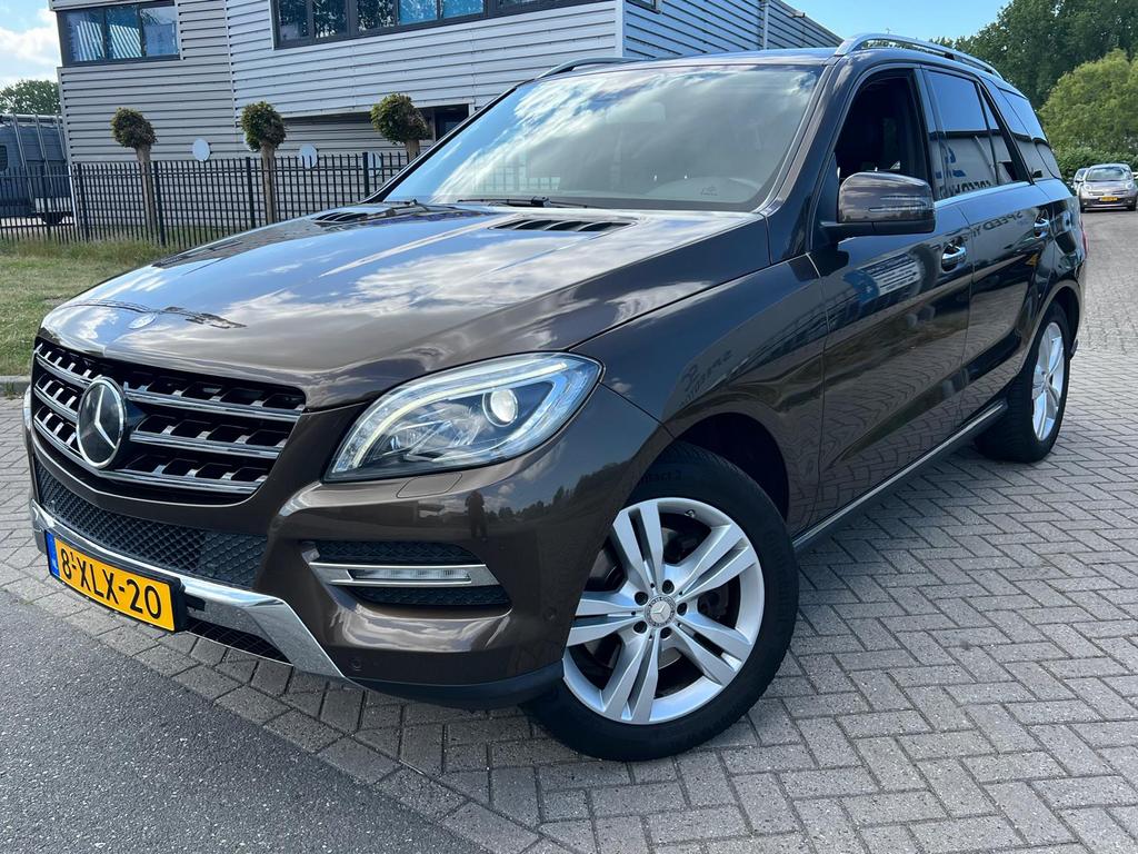 Mercedes-Benz M-Klasse ML350 4Matic Bang&Olufsen Distronic, Auto's, Automaat, Navigatiesysteem, Zwart, Bruin