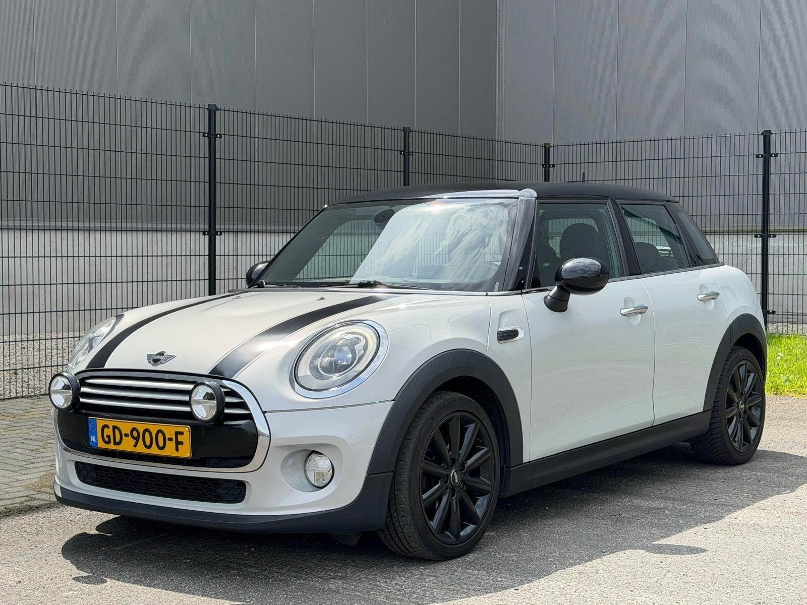 Mini 1.5 Cooper Chili Business|NAVI|STOELVERW|SPORTSTOELEN, Verwarmde buitenspiegels, 136 pk, Gebruikt, Euro 6