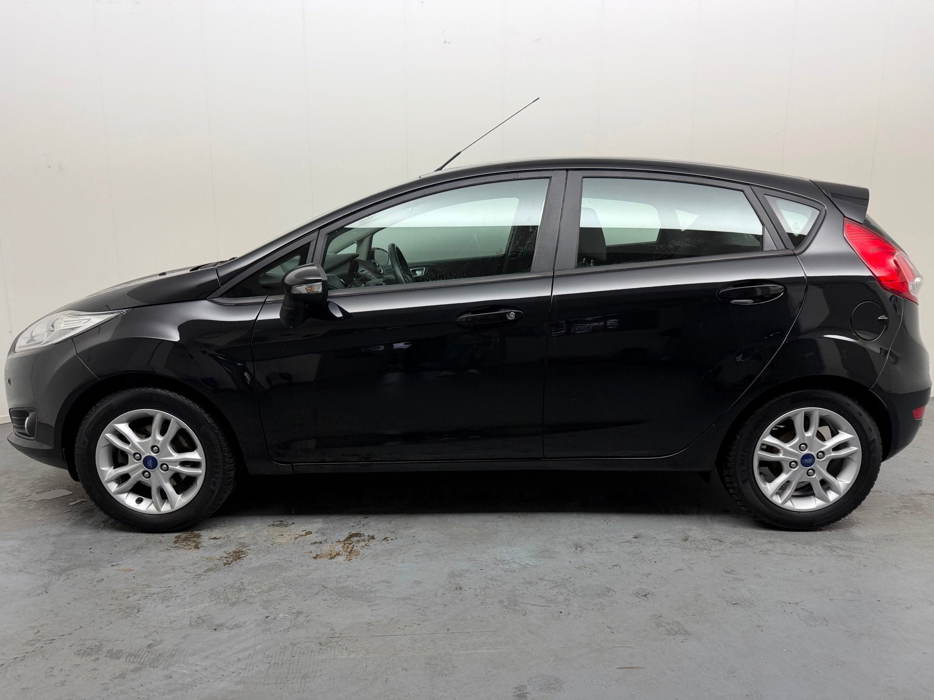 Ford Fiesta 1.0 Titanium # Pdc # Lmv # Nieuwe Distributie, Voorwielaandrijving, Euro 6, 525 kg, Zwart