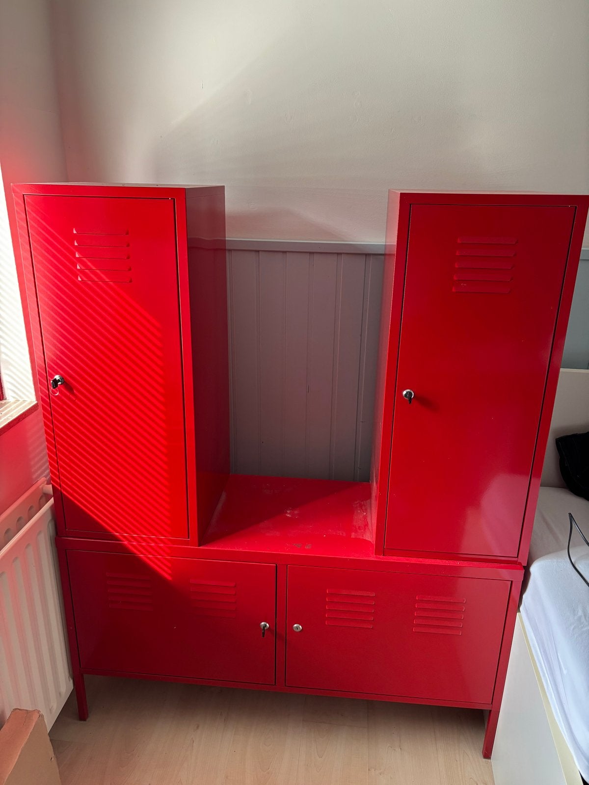 Set Rode metalen kast met opbergruimte Ikea PS, Ophalen, Zo goed als nieuw