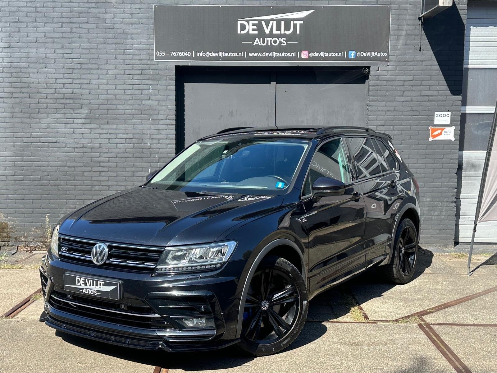 Volkswagen TIGUAN 2.0 TSI 230PK 4M R-Line DSG | Pano | Dynau, Dealer onderhouden, 4 cilinders, 1984 cc, Zwart